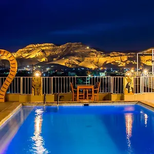 Hotel Thebes ***