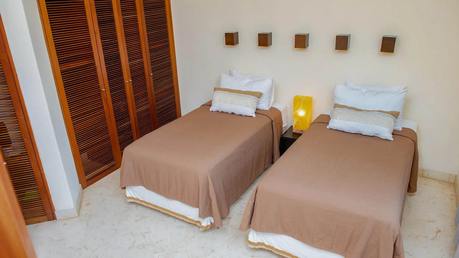 Porto Playa Condo Hotel And Beach Club Playa del Carmen 4*,
